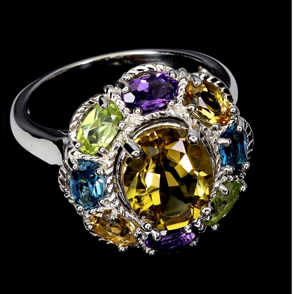 Beautiful Gemstone Ring - image 3